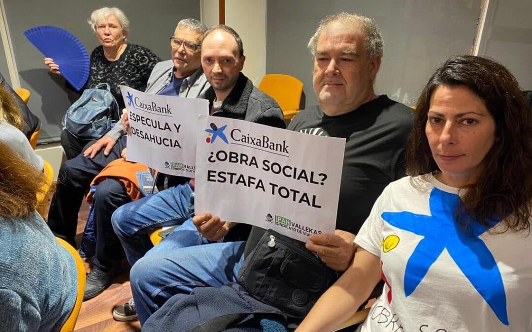 El Pleno de Villa de Vallecas debate sobre las medidas de apoyo a las familias afectadas por la venta de sus viviendas de alquiler social de La Caixa