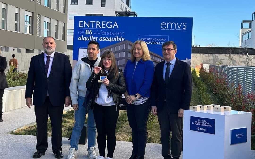 El Ayuntamiento entrega las llaves de la promoción Cañaveral 12 de la EMVS Madrid