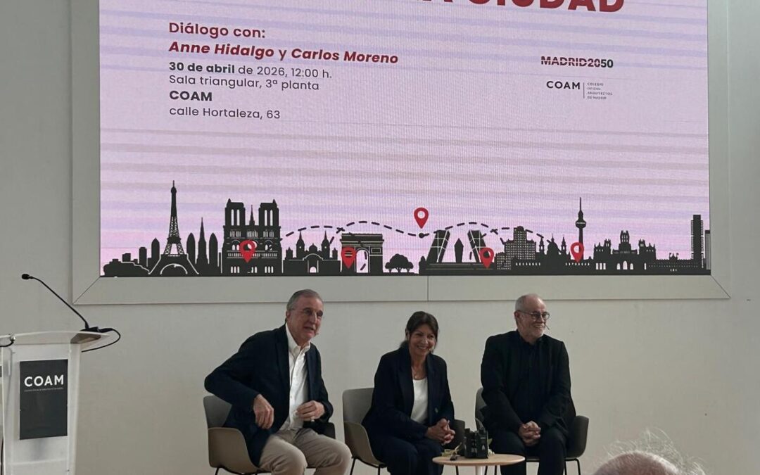 Anne Hidalgo y Carlos Moreno defienden la ciudad de proximidad en el COAM