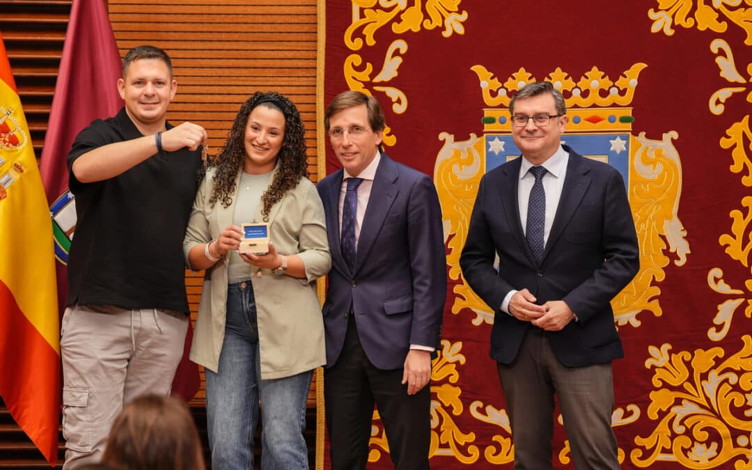 Almeida entrega las llaves de 116 viviendas de alquiler asequible de la promoción Cañaveral 5