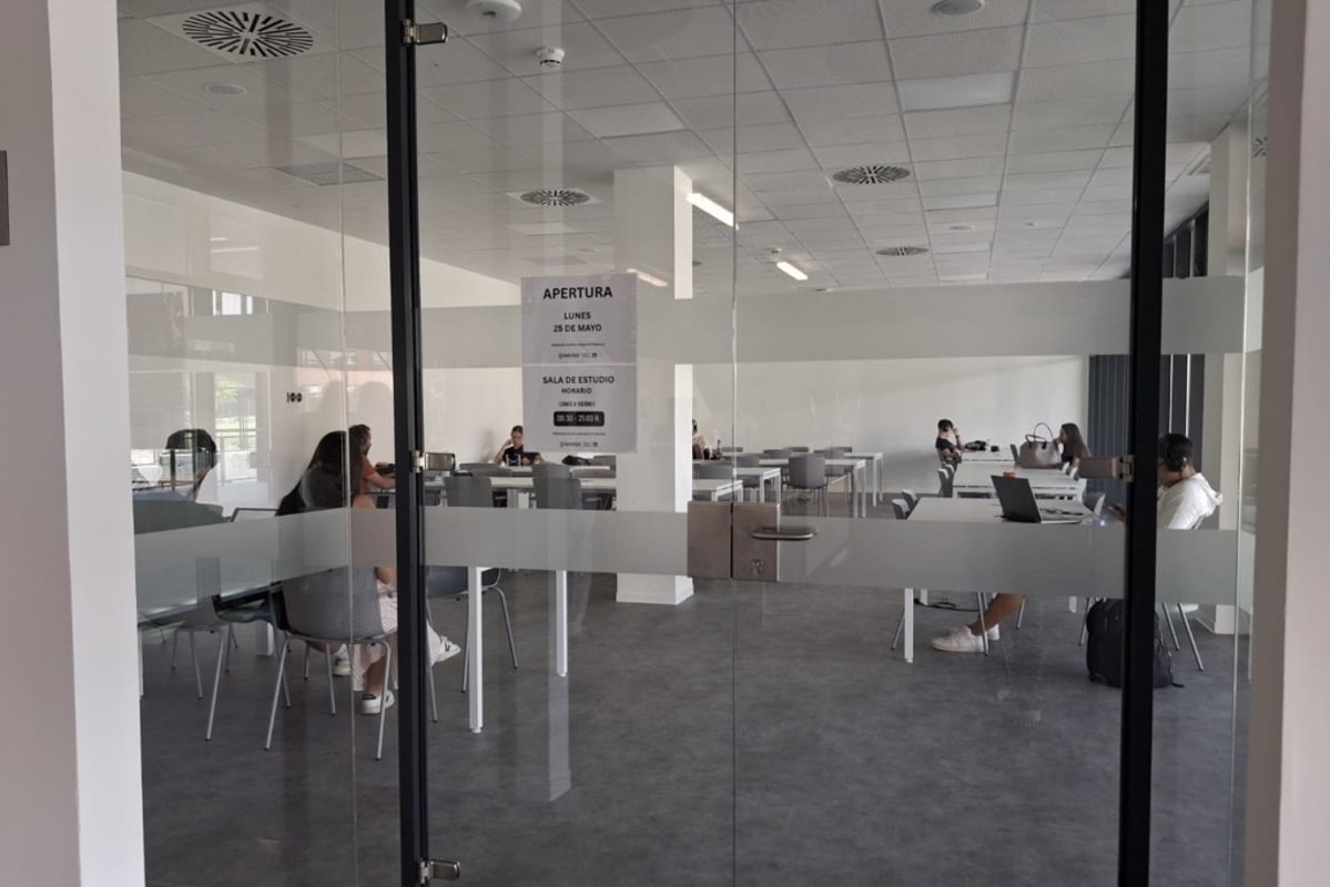 Sala de estudio del Centro Cultural y Biblioteca Benjamín Palencia (Foto: Ayuntamiento de Madrid)