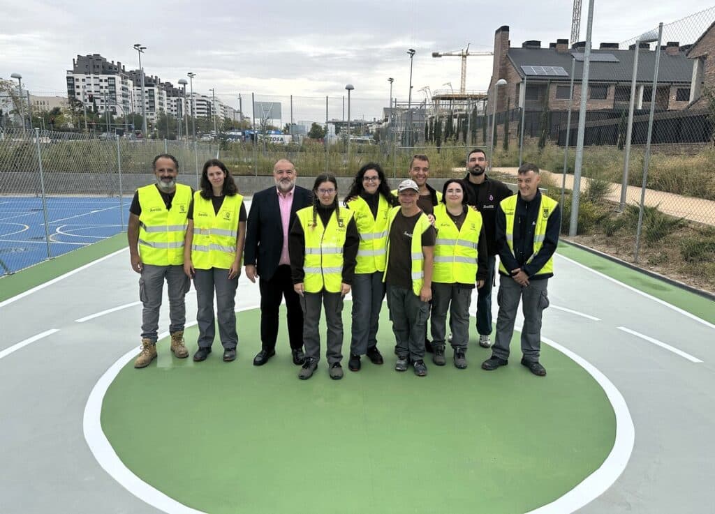 Visita a visita a la Instalación Deportiva Básica Cañaveral I tras las obras de remodelación (Foto: Ayuntamiento de Madrid)