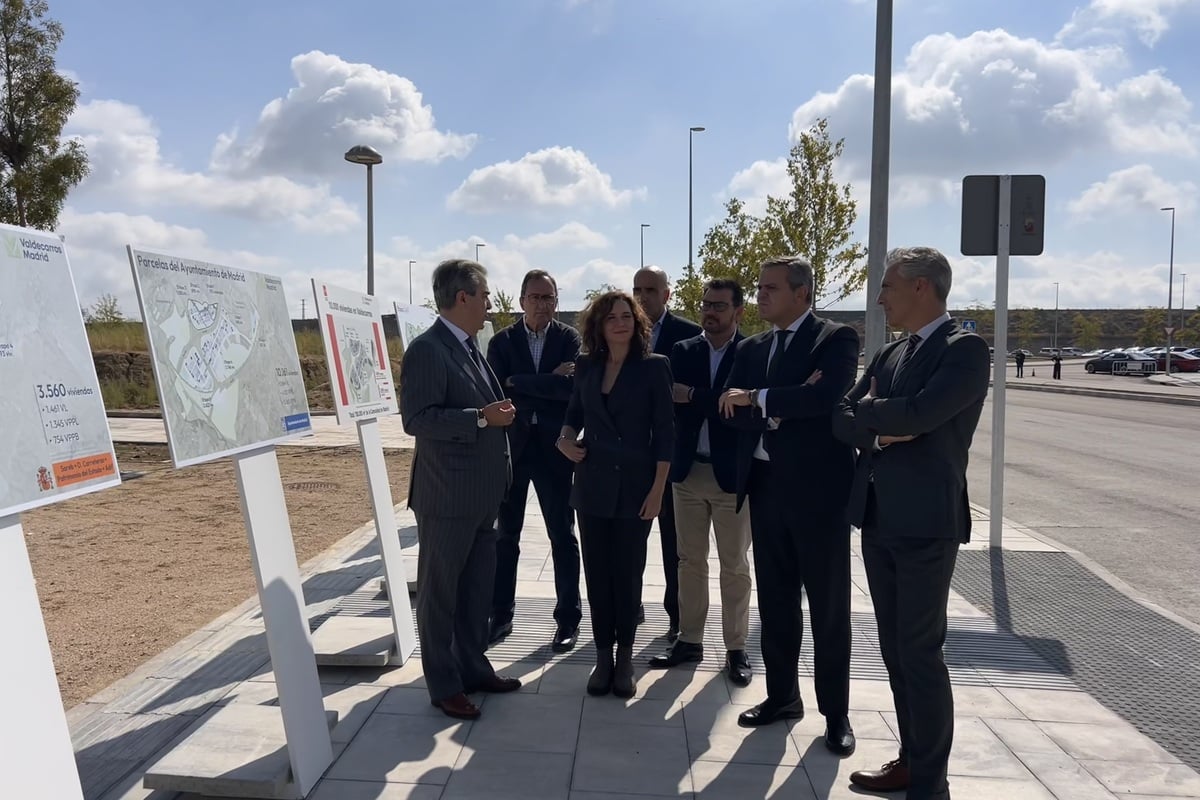 Visita de Isabel Díaz Ayuso a Valdecarros (Foto: Nuevo Sureste)