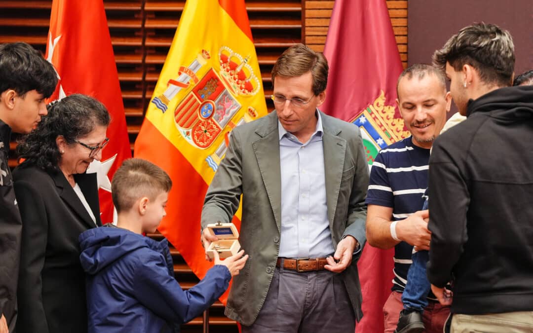 Almeida entrega las 96 viviendas de alquiler asequible de la promoción Cañaveral 8