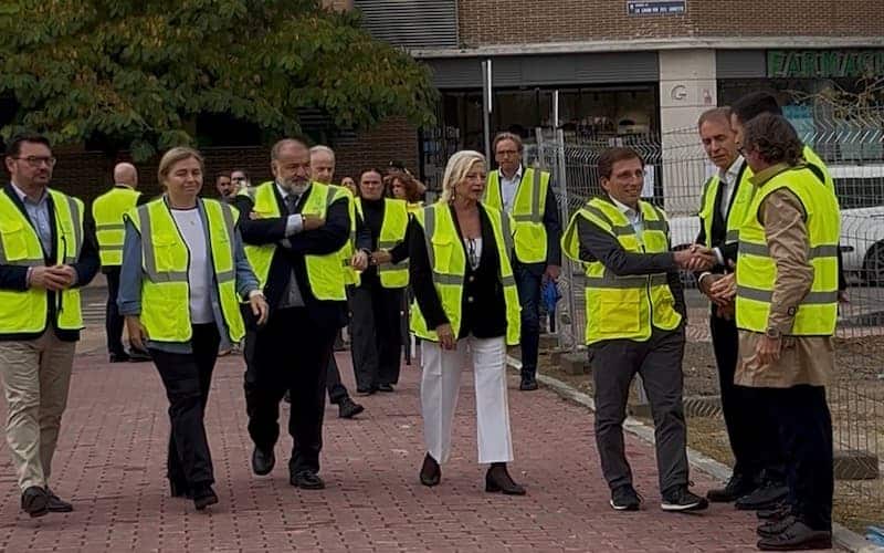 Visita de Almeida a las obras de la Gran Vía del Sureste en Ensanche de Vallecas (foto_ Nuevo Sureste)